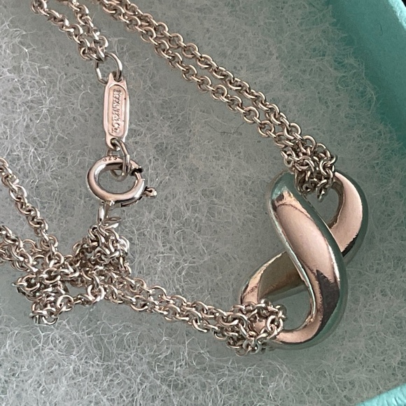 Authentic Tiffany Elsa Pretti Infinity necklace - Picture 4 of 6